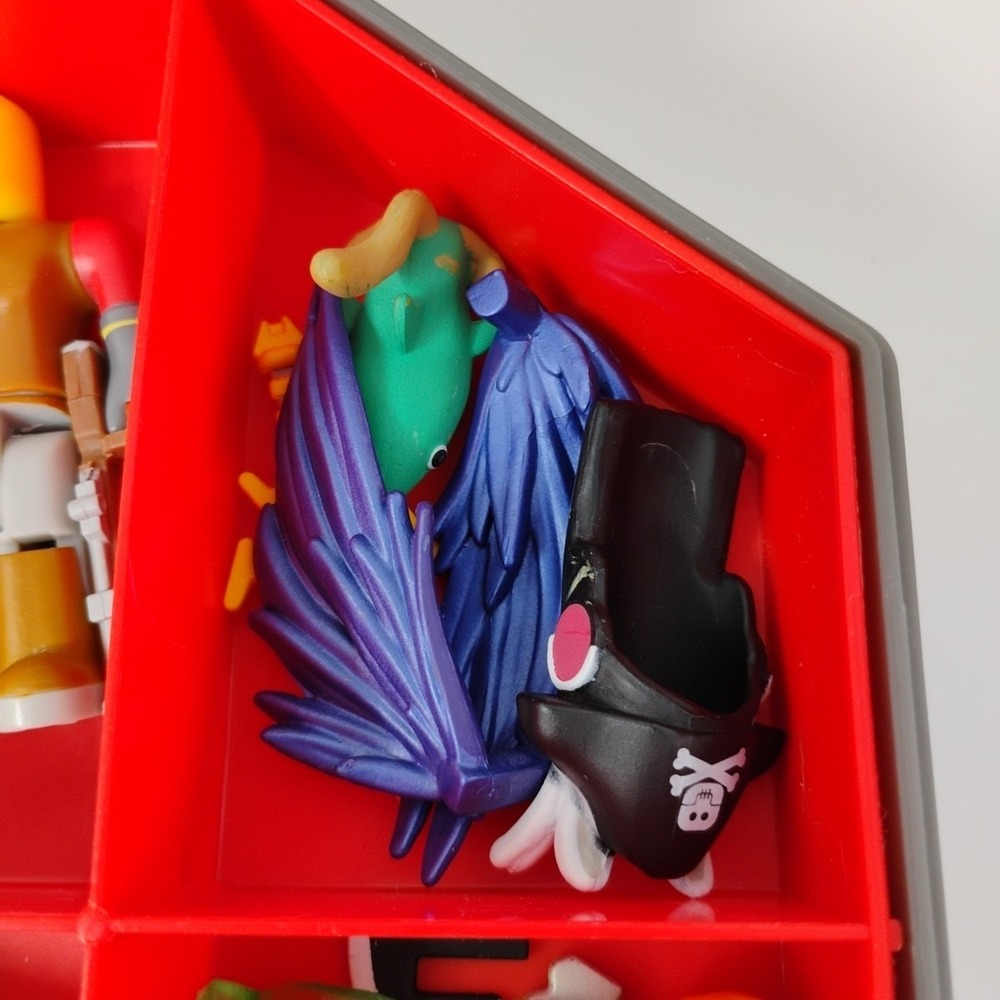 ROBLOX Storage Carry Case with 15 Figures & Accessories - No Codes Included - Picture 11 of 16
